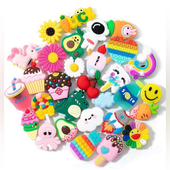 🆕 3ct Charms & 1 Keychain Charm Holder - Color &  Charms Random - Picture 7 of 12